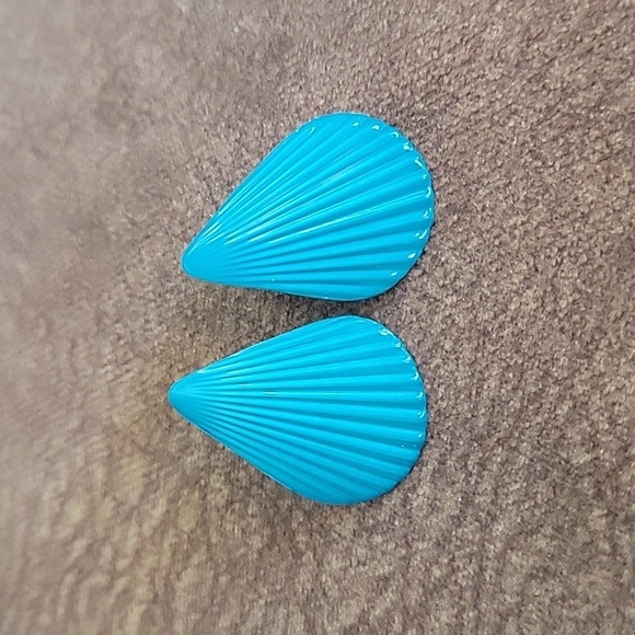 VTG Metal Turquoise Sea Shell Post Earrings - Picture 2 of 4